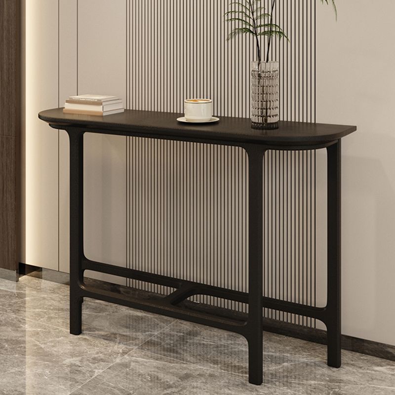 Elegant console with a classic design
