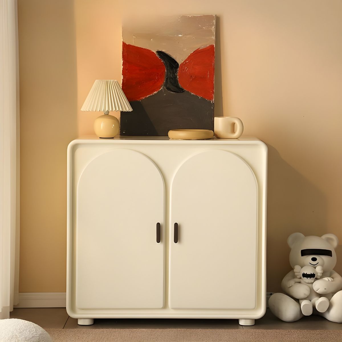 Attractive shoe cabinet