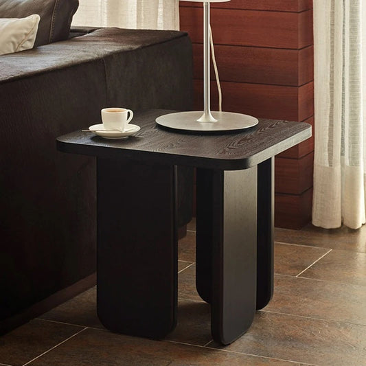 طاولة جانبية بتصميم راقي
