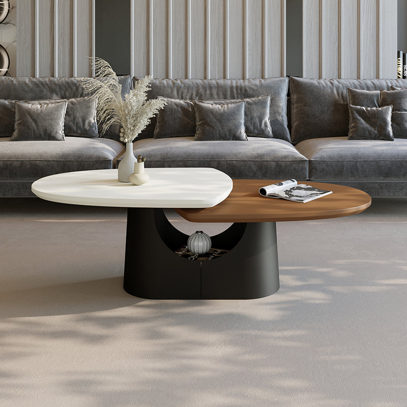 Alura's distinctive table