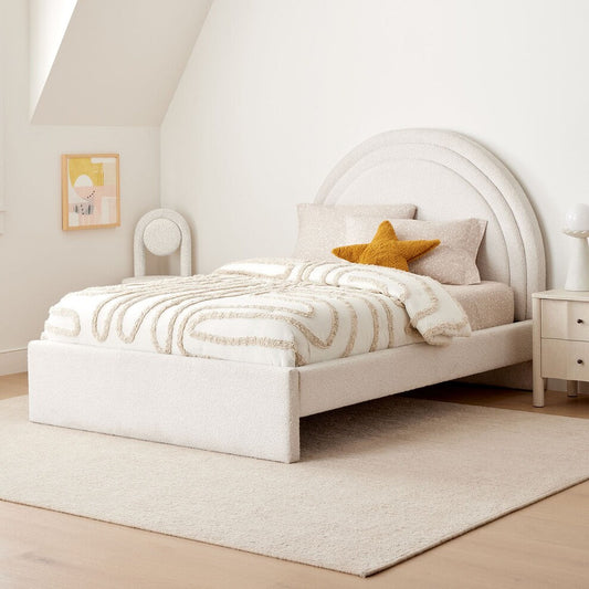 Oriana's elegant bed