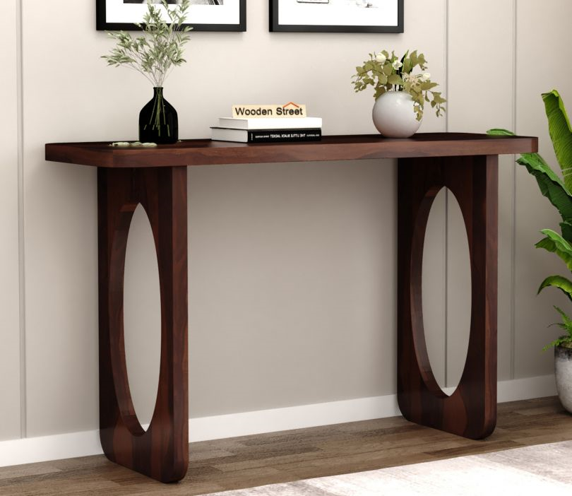 Vera's elegant console