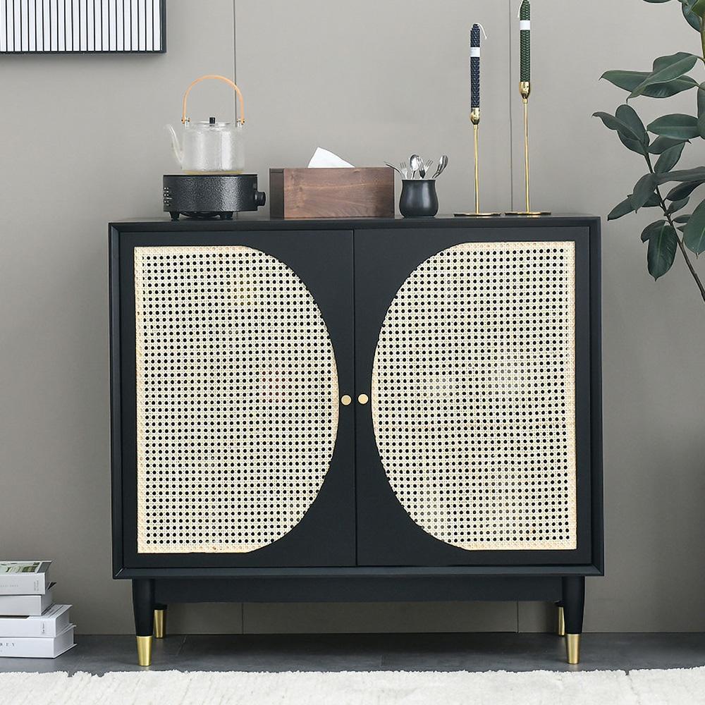 Elegant and distinctive wardrobe