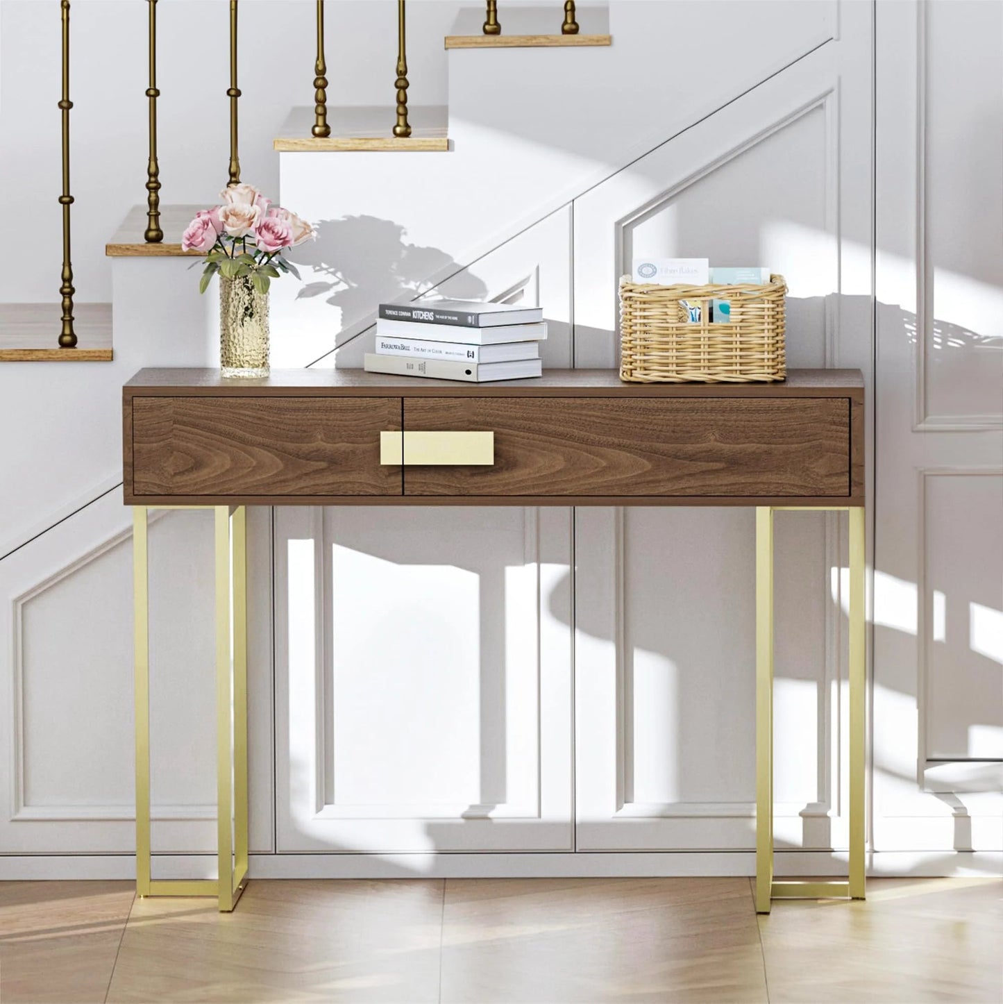 Console with a distinctive and simple design