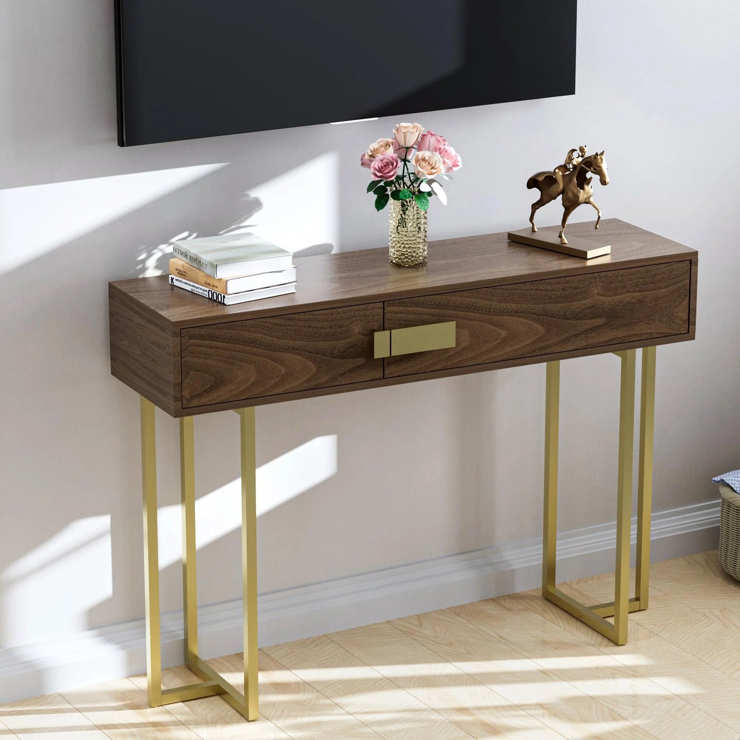 Console with a distinctive and simple design
