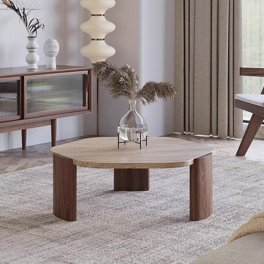 طاولة خشبية مميزة